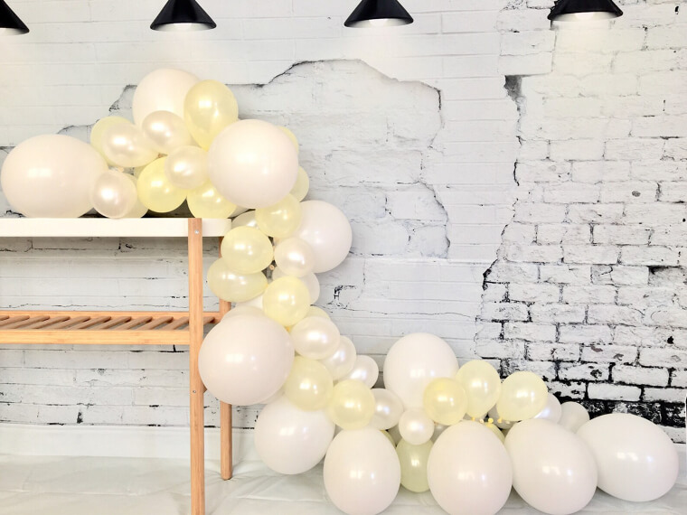 White and Pearlescent Balloon Deco